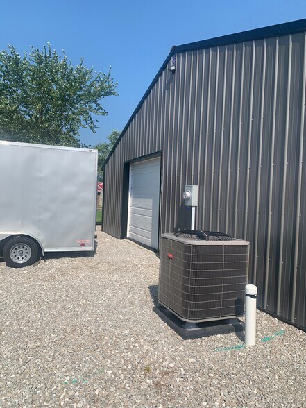 1530 W Locust St, North Vernon, IN à vendre - Photo du bâtiment - Image 2 de 2