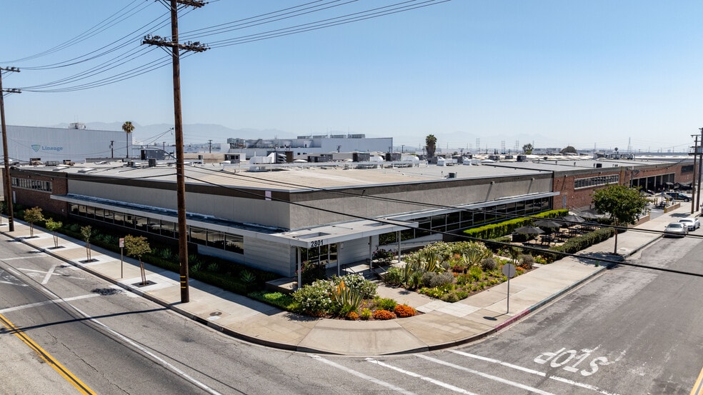 2801 E 46th St, Vernon, CA à louer - Photo du bâtiment - Image 1 de 7