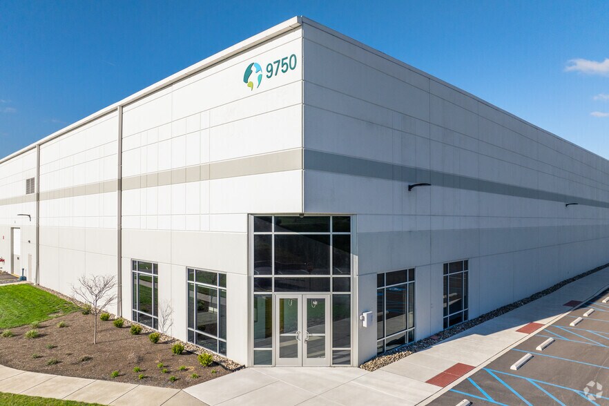 9750 Commerce Cir, Kutztown, PA à louer - Photo du bâtiment - Image 3 de 20