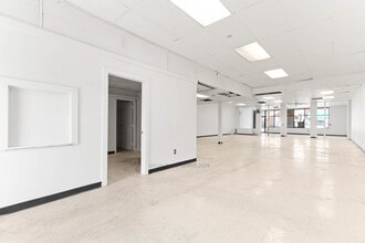 2465-2477 N High St, Columbus, OH for lease Building Photo- Image 2 of 4