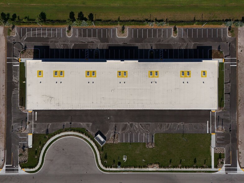 7707 24th Ct E, Sarasota, FL à louer - Photo du bâtiment - Image 2 de 11