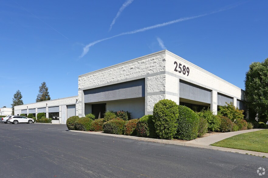 2590 N Grove Industrial Dr, Fresno, CA for lease - Primary Photo - Image 3 of 19