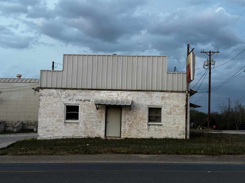 201 N Main St, McGregor, TX à vendre - Photo du bâtiment - Image 2 de 10