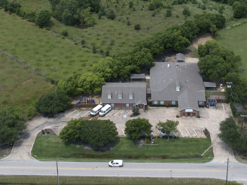 7501 Dalrock Rd, Rowlett, TX à vendre - Photo du bâtiment - Image 3 de 12