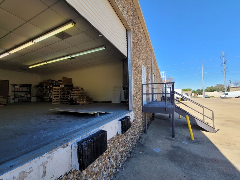 610 Presidential Dr, Richardson, TX for lease - Building Photo - Image 2 of 10