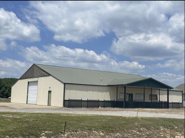 1608 Adams St, Marion, IL à vendre - Photo du bâtiment - Image 2 de 2