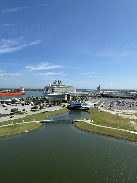 670 Dave Nisbet Dr, Port Canaveral, FL à louer - Photo du bâtiment - Image 2 de 5