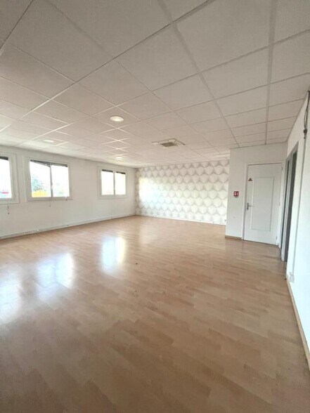 8 Rue Du Lac Bleu, L'Union for lease - Interior Photo - Image 1 of 5