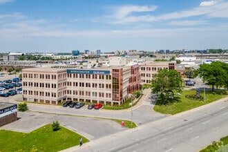 7405 Rte Transcanadienne, Montréal, QC - Aérien  Vue de la carte