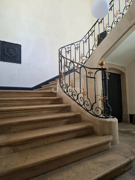 Office in Nancy for lease - Lobby - Image 2 of 12