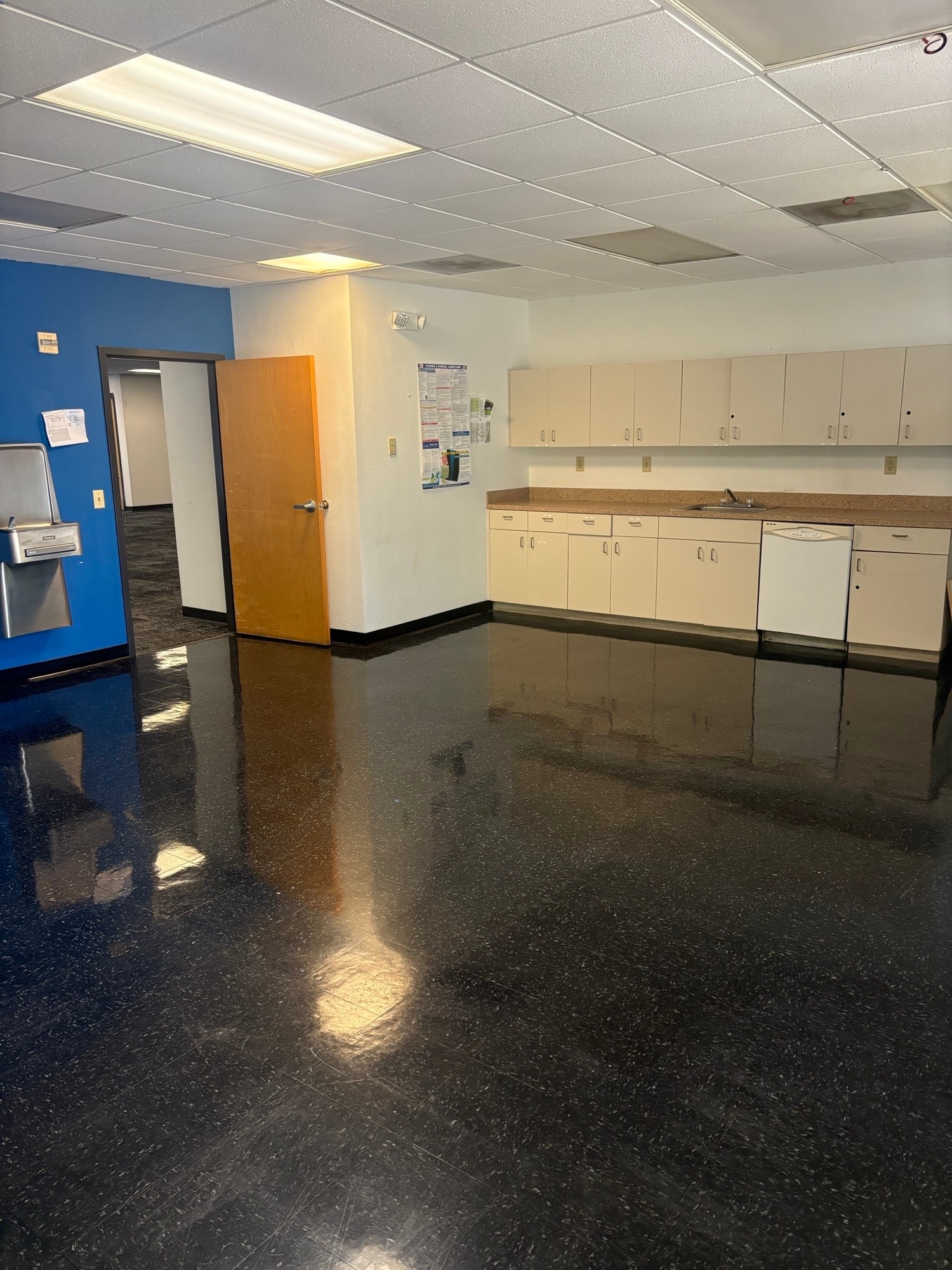 19321 US Hwy 19 N, Clearwater, FL à louer Photo du bâtiment- Image 1 de 4