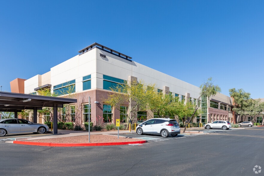 19820 N 7th Ave, Phoenix, AZ for lease - Primary Photo - Image 1 of 17