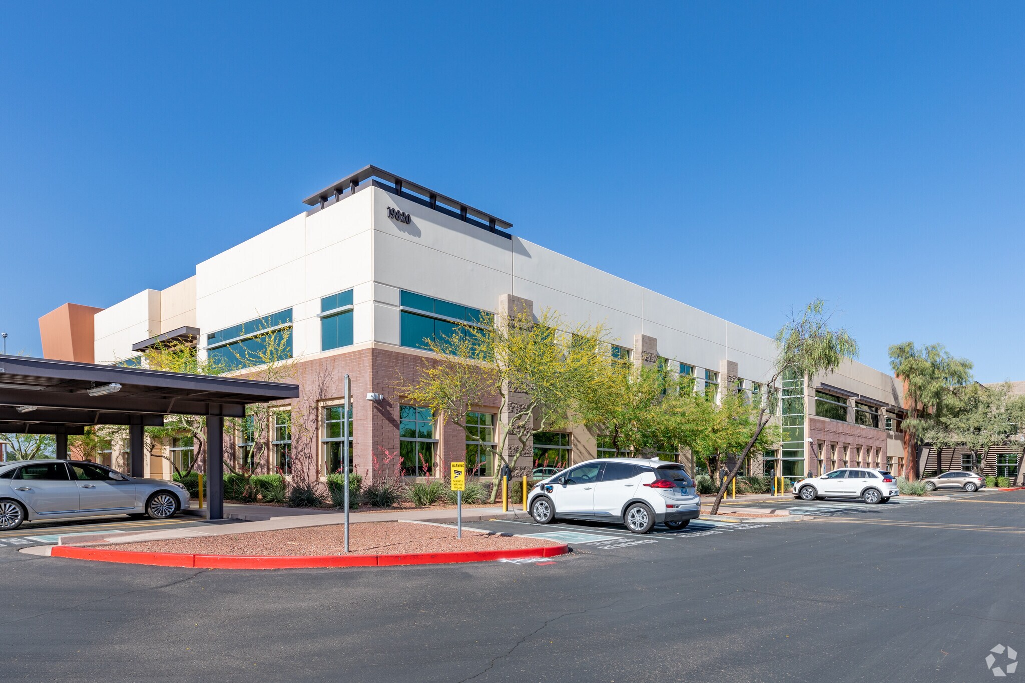 19820 N 7th Ave, Phoenix, AZ for lease Primary Photo- Image 1 of 18