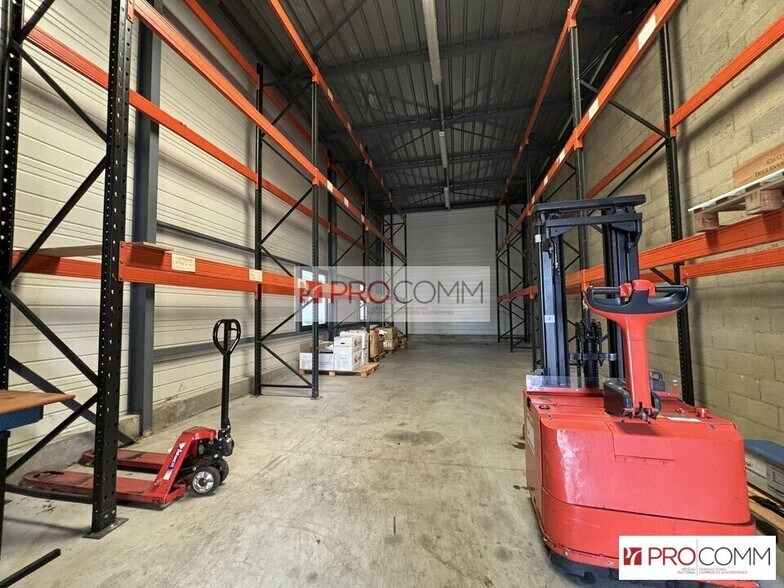 Flex in Chartres Agglo for lease - Interior Photo - Image 1 of 1