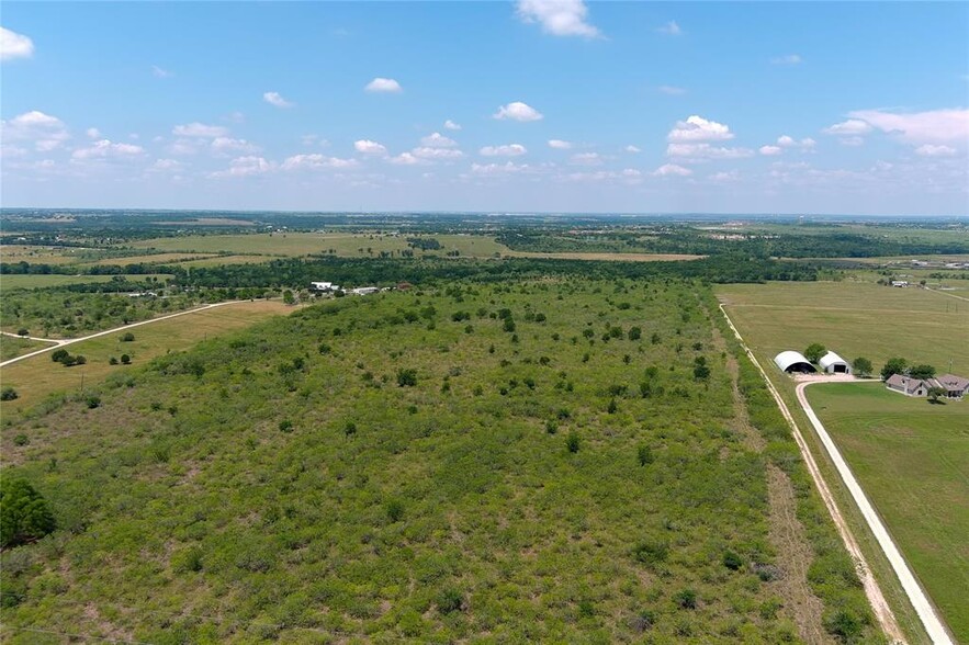 8079 fm 2001, Niederwald, TX for sale - Primary Photo - Image 1 of 23