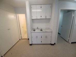 11146 76th Dr, Forest Hills, NY for lease Interior Photo- Image 2 of 7
