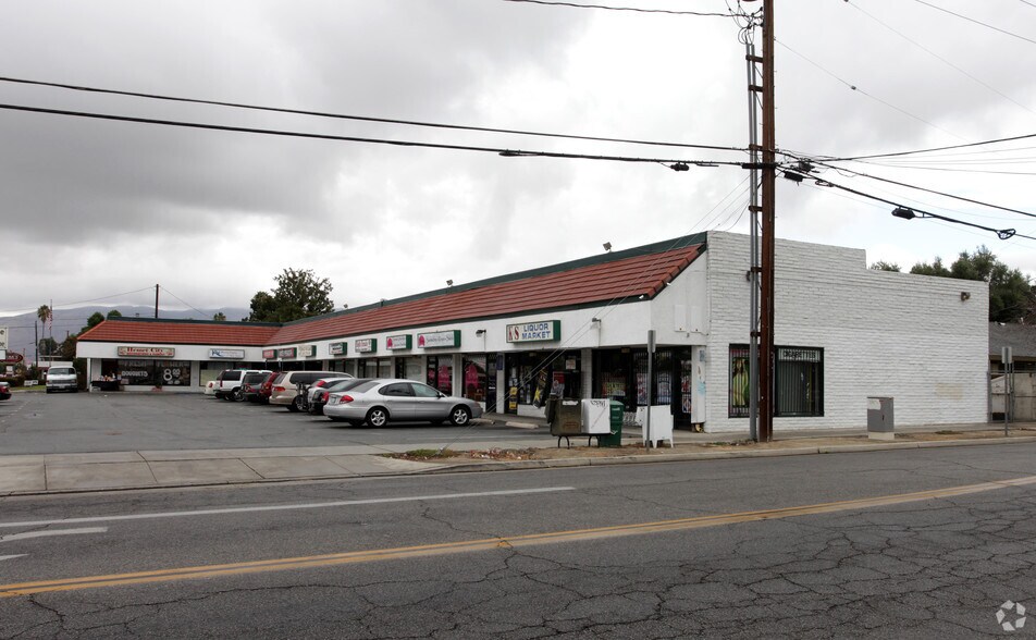 300-338 N San Jacinto St, Hemet, CA à louer - Photo du bâtiment - Image 1 de 5