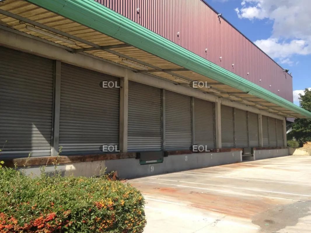 Industrial in Combs-la-Ville for lease Building Photo- Image 1 of 7
