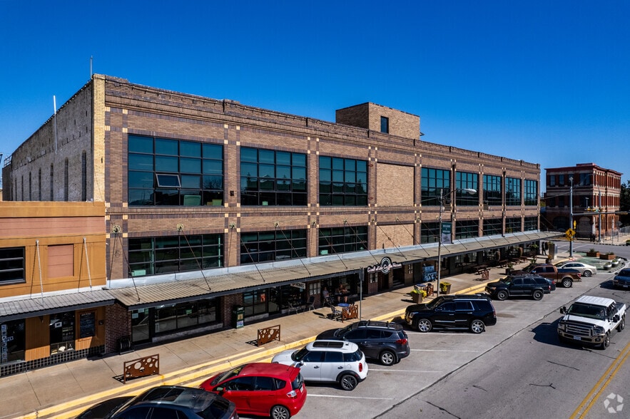 201 N Main St, Taylor, TX for sale - Building Photo - Image 3 of 61