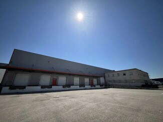 Plus de détails pour 14 Avenue Maréchal Juin, Saint-Laurent-de-Mure - Bureau, Local d'activités à louer