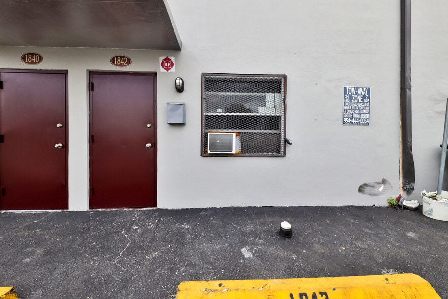 1840-1862 NW 29th St, Oakland Park, FL for lease - Building Photo - Image 2 of 13