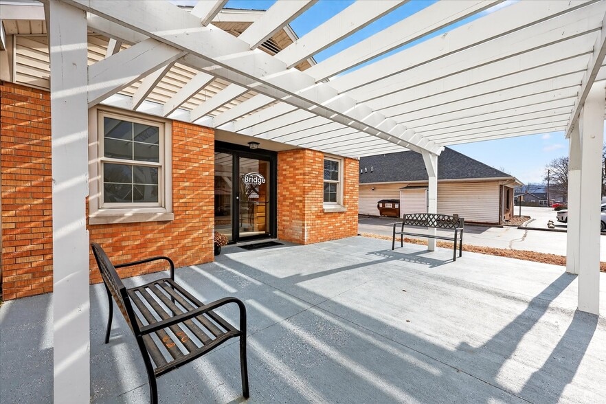 Spencer Three-Property Church & Resident portfolio of 1 properties for sale on LoopNet.ca - Building Photo - Image 3 of 42