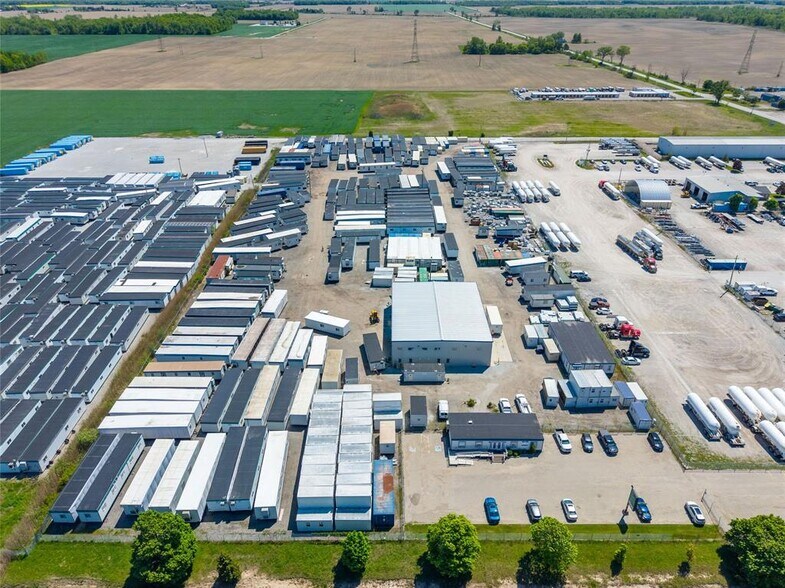 Hwy 40 Industrial Park portefeuille de 3 propriétés à vendre sur LoopNet.ca - Photo du bâtiment - Image 3 de 27