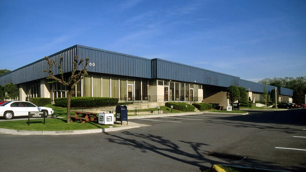 400 Executive Blvd, Elmsford, NY for lease - Building Photo - Image 2 of 5