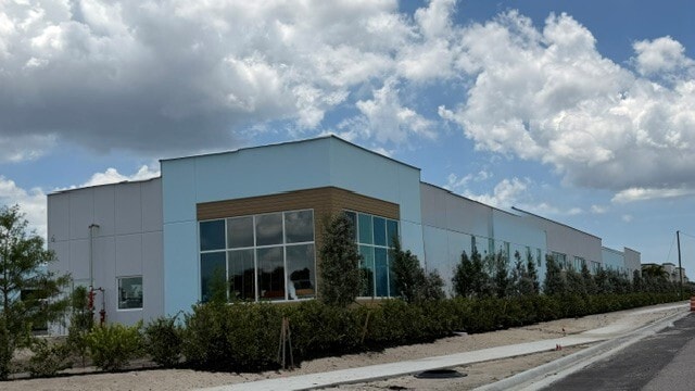 1520-1526 SW 9th Pl, Cape Coral, FL for lease - Building Photo - Image 3 of 5