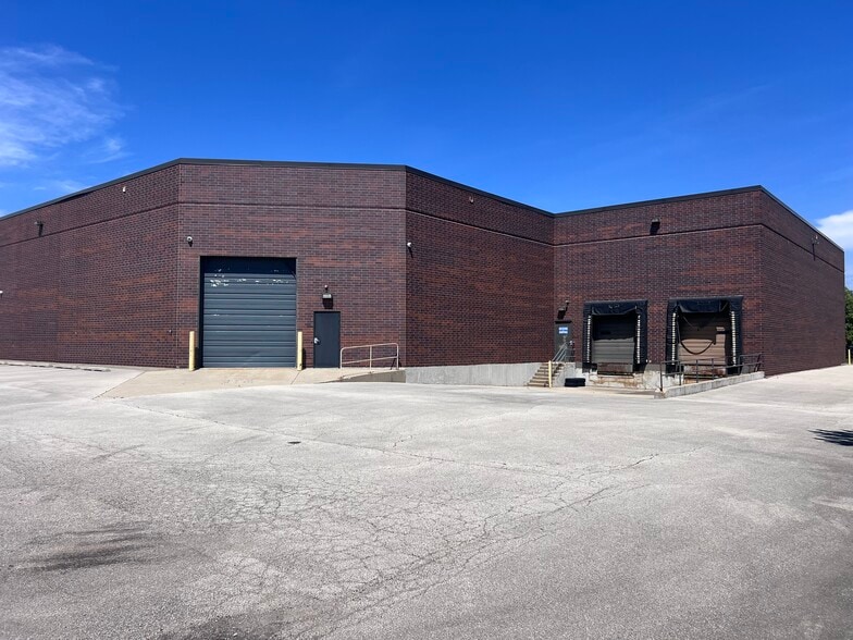 600 Heathrow Dr, Lincolnshire, IL for lease - Building Photo - Image 3 of 9