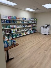 303 SW 18th St, Bentonville, AR for lease Interior Photo- Image 2 of 4