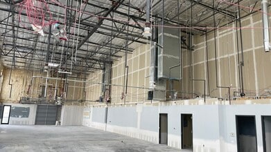 9220 Kirby Dr, Houston, TX for lease Interior Photo- Image 1 of 4