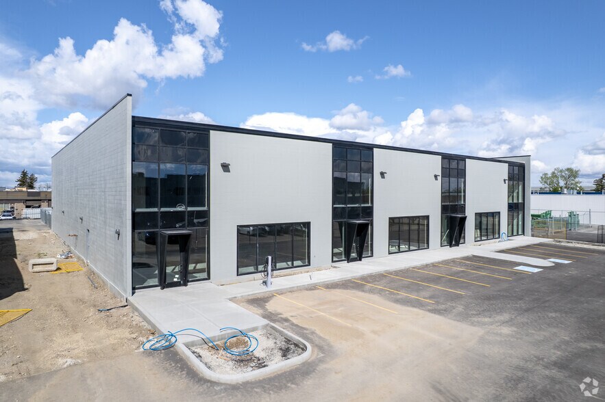 4316 64 Av SE, Calgary, AB for lease - Primary Photo - Image 1 of 3