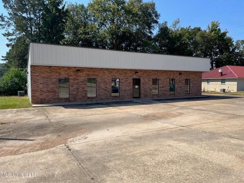 147 W Freedom Dr, Liberty, MS for sale - Building Photo - Image 2 of 4