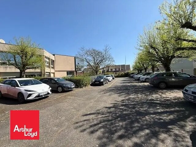 Office in Lucé for lease - Building Photo - Image 1 of 8