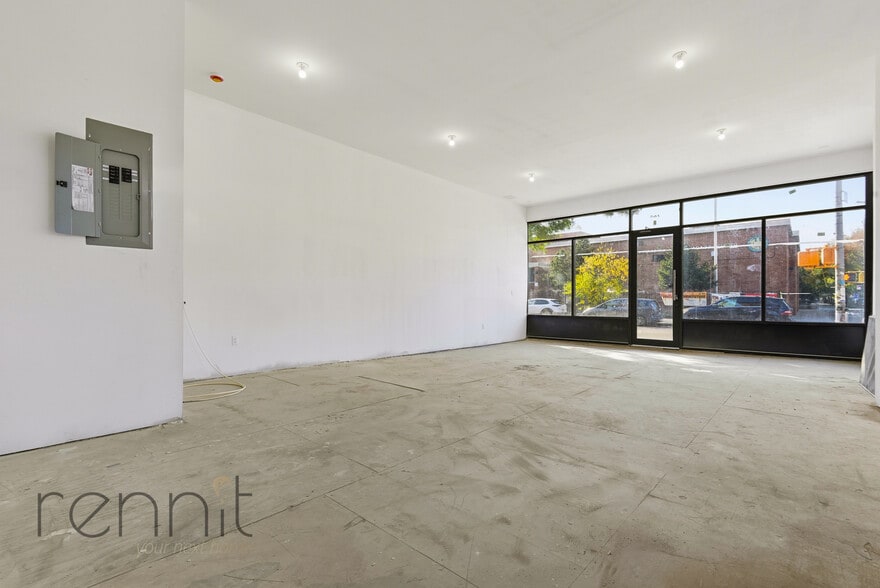 265 Malcolm X Blvd, Brooklyn, NY for lease - Interior Photo - Image 2 of 15