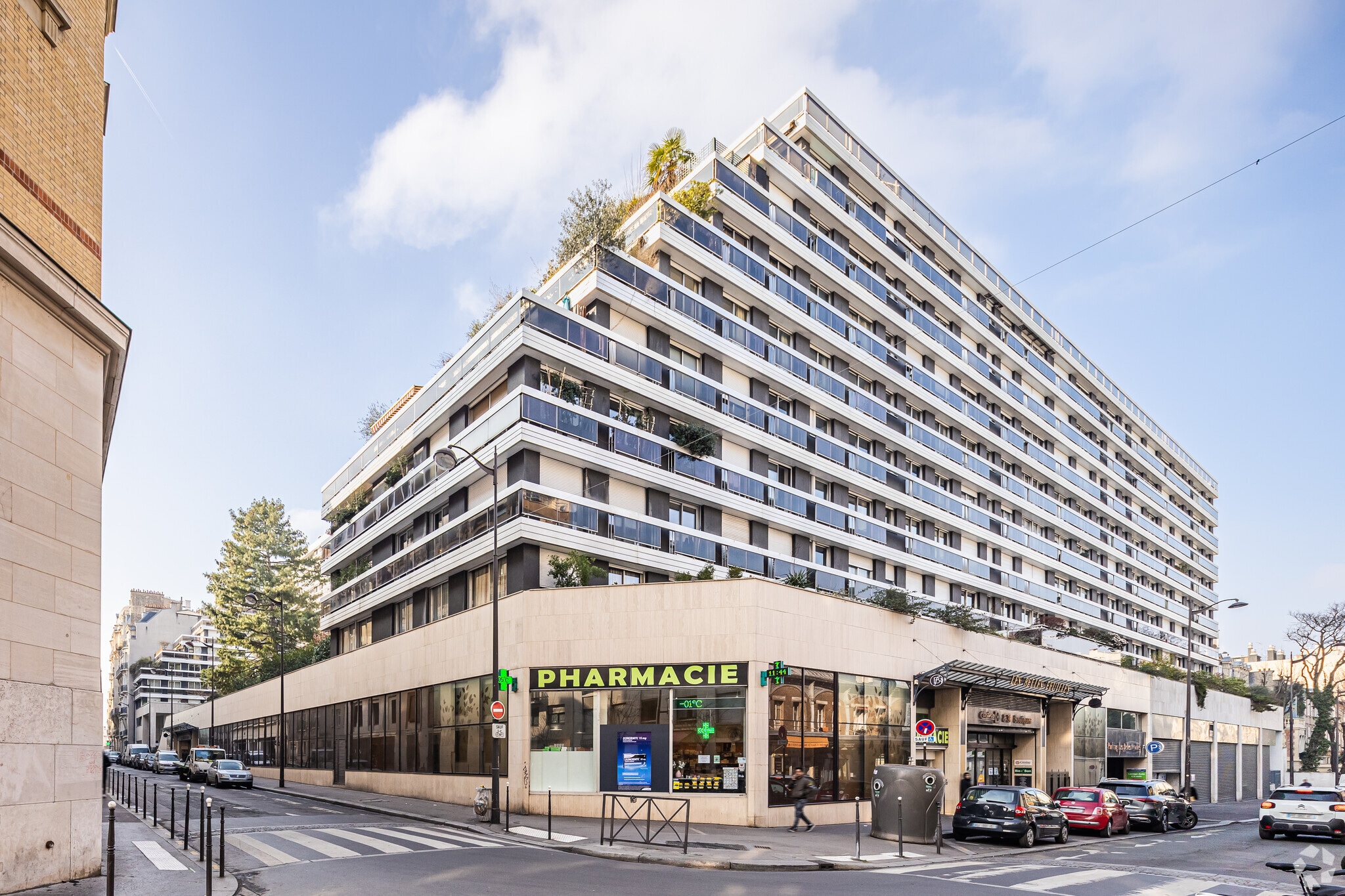 Retail in Paris for lease Primary Photo- Image 1 of 3