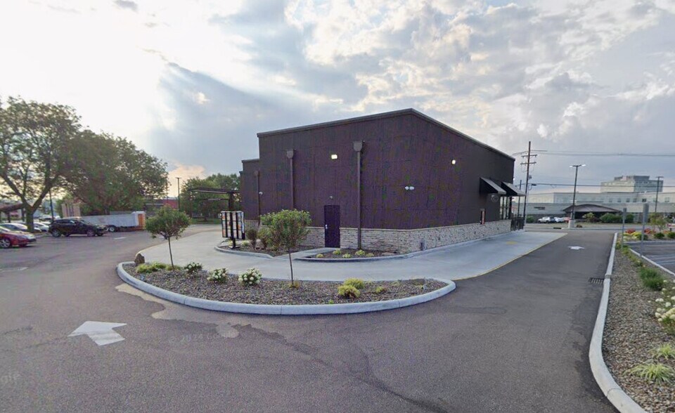 4537 Everhard Rd NW, Canton, OH à louer - Photo du bâtiment - Image 2 de 2