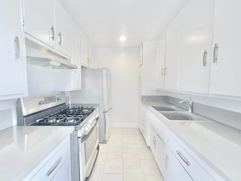 3667 Veteran Ave, Los Angeles, CA à vendre - Photo du bâtiment - Image 3 de 25