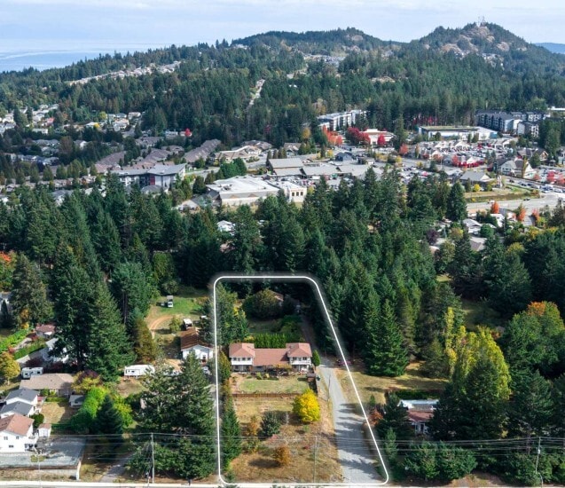 6084-6088 Metral Dr, Nanaimo, BC for sale Primary Photo- Image 1 of 2