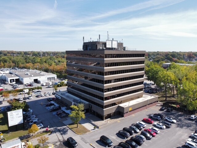 1600A Boul Saint-Martin E, Laval, QC à vendre - Photo du bâtiment - Image 2 de 13