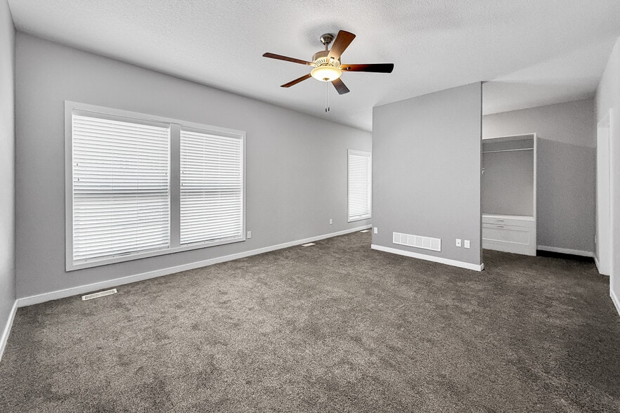 4326 Hickman Rd, Des Moines, IA for sale - Building Photo - Image 3 of 33