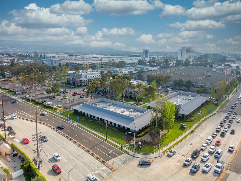 3400 Torrance Blvd, Torrance, CA à louer - Photo du bâtiment - Image 3 de 33