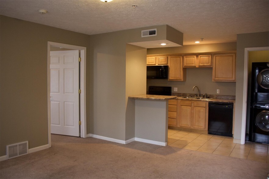 2411 Collis Ave, Huntington, WV à vendre - Photo intérieure - Image 2 de 9