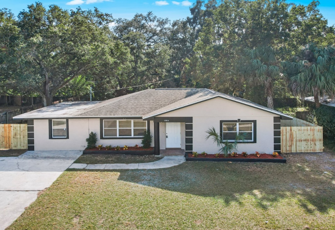 1357 Overlea St, Clearwater, FL for sale Primary Photo- Image 1 of 23