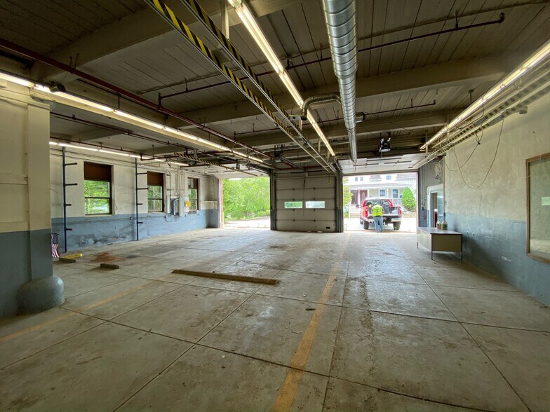 15 Water St, Leicester, MA à louer - Photo du bâtiment - Image 2 de 16