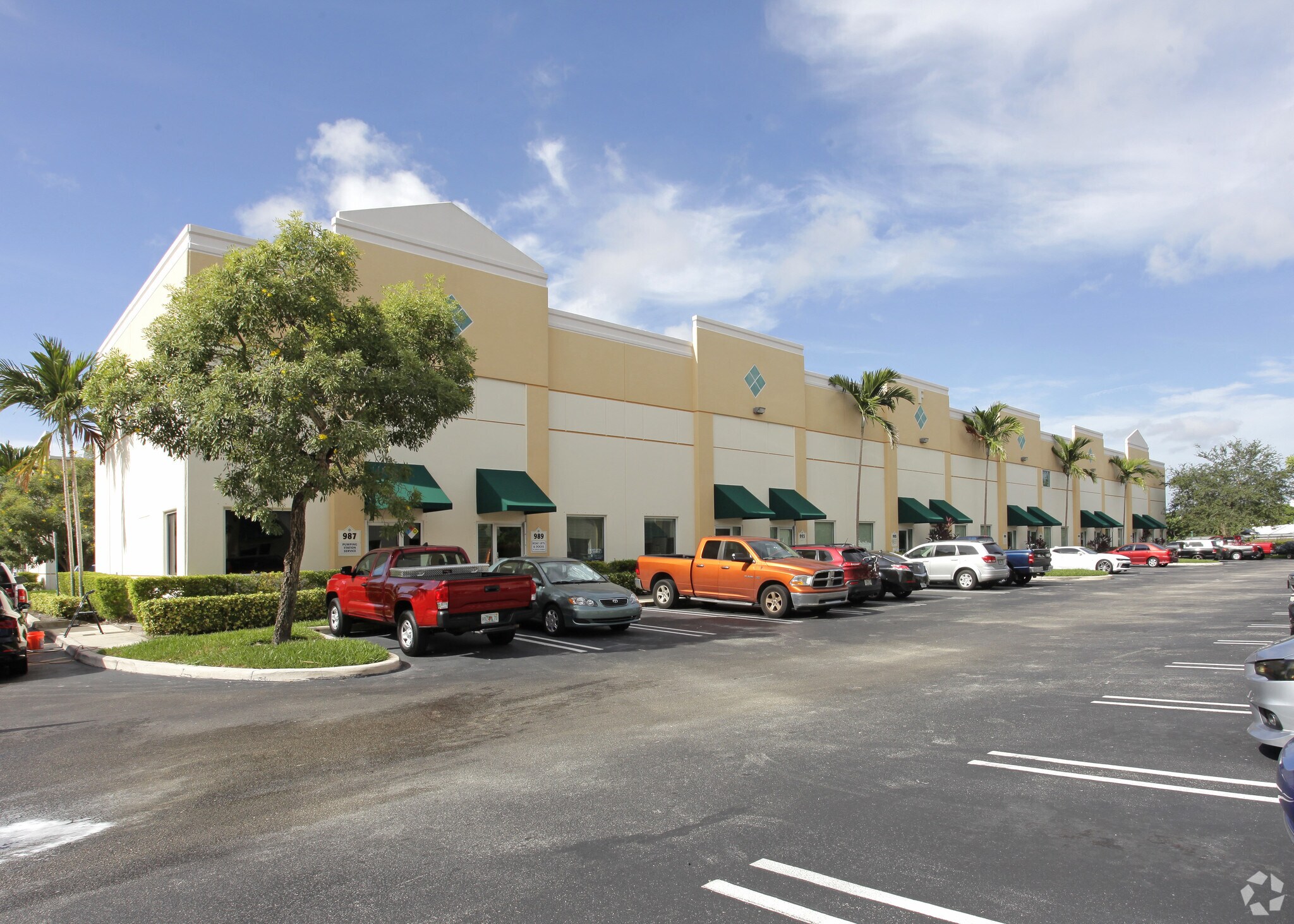 1005 NW 31st Ave, Pompano Beach, FL à louer Photo du bâtiment- Image 1 de 7