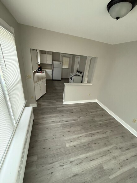 724 Watervliet Shaker Rd, Latham, NY à louer - Photo intérieure - Image 2 de 6