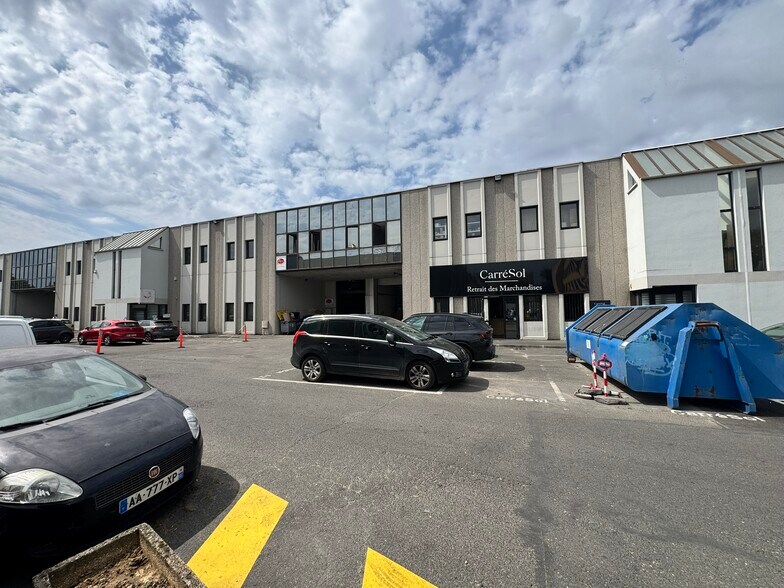 Boulevard Galliéni, Gennevilliers à louer - Photo du bâtiment - Image 3 de 4