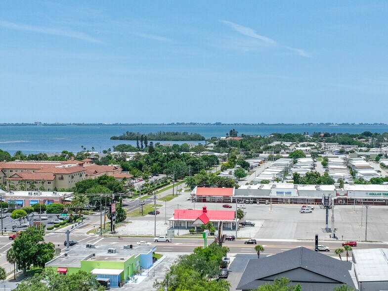 6844 14th St W, Bradenton, FL à louer - Photo du bâtiment - Image 3 de 6